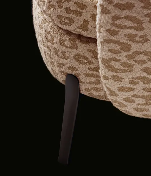 Poliform Orbis curved seating that encloses, photograph 3
