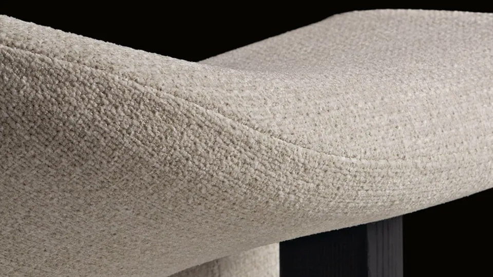 Poliform Owen, curved seating on a firm base