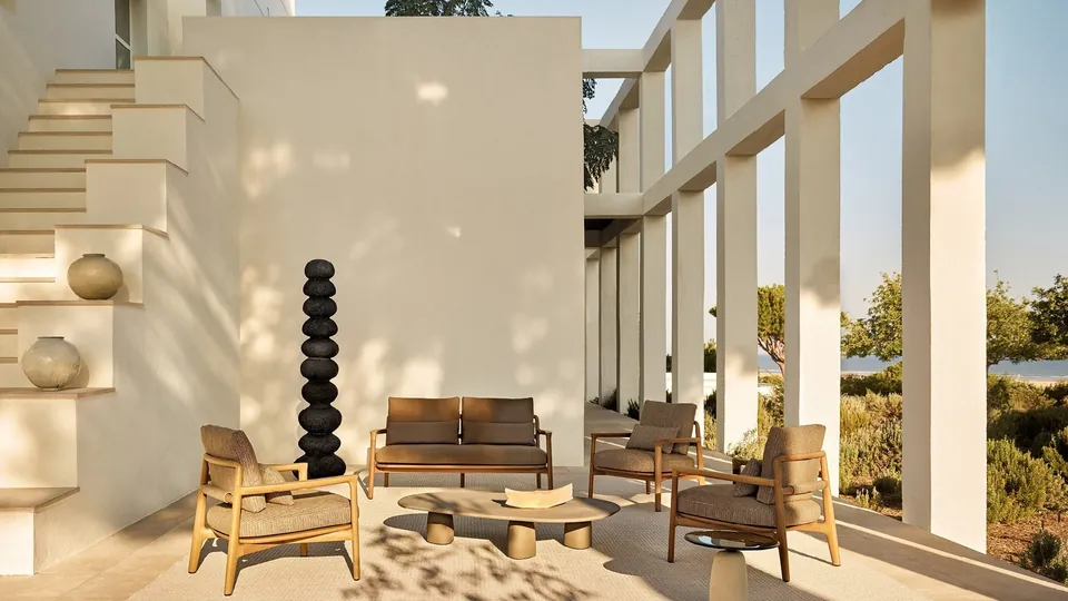 Poliform Strata sculptural coffee tables, photograph 4